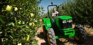 Allrad-Traktoren John Deere 5055 E