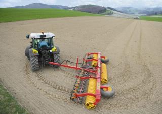 Allrad-Traktoren Claas Elios 230