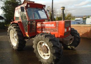 Allrad-Traktoren New Holland 100-90 DT