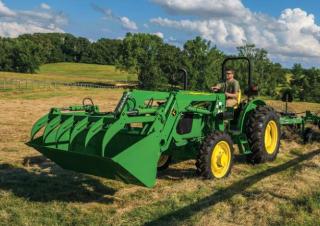 Allrad-Traktoren John Deere 5045E 