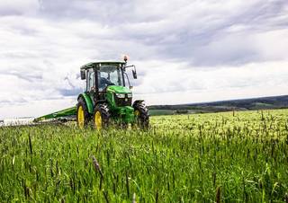 Allrad-Traktoren John Deere 5058E