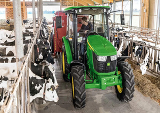 Allrad-Traktoren John Deere 5075E