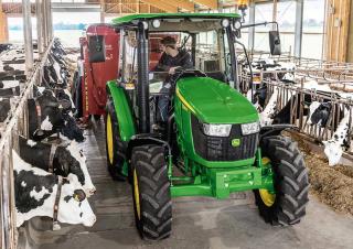 Allrad-Traktoren John Deere 5075E