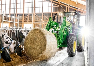Allrad-Traktoren John Deere 5105M