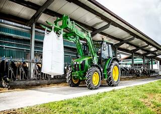 Allrad-Traktoren John Deere 5115M 