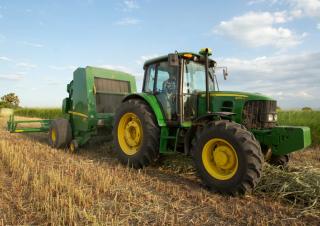Allrad-Traktoren John Deere 6105J