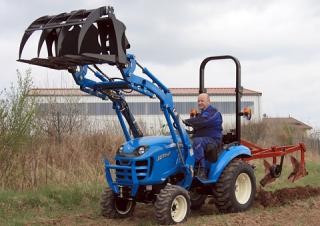 Allrad-Traktoren LS J27 HST