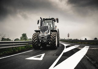 Allrad-Traktoren Valtra S374 SmartTouch 