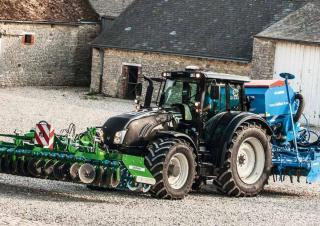 Allrad-Traktoren Valtra T 153