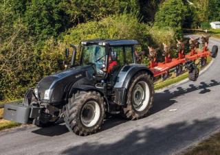 Allrad-Traktoren Valtra T 183