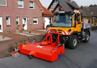 Sommerdienstgeräte Straßenkehrmaschinen Anbau-Kehrmaschinen Dücker FKM 2700
