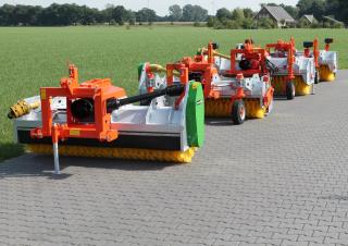 Sommerdienstgeräte Straßenkehrmaschinen Anbau-Kehrmaschinen Holaras Turbo 250-HV GG