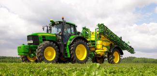 Anhänge-Feldspritzen John Deere 840