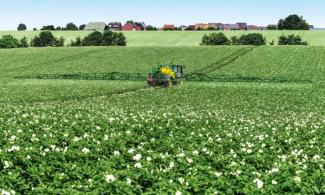 Anhänge-Feldspritzen John Deere M962