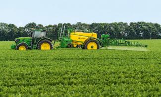 Anhänge-Feldspritzen John Deere M962