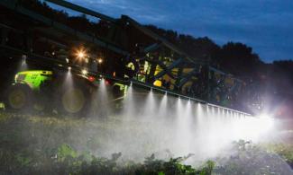 Anhänge-Feldspritzen John Deere R962i