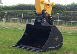 Anbaugeräte Schaufel Baggerschaufel Geith H25-1100