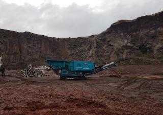 Bauschutt-Recyclinganlagen Powerscreen Metrotrak