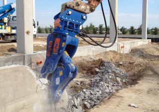 Anbaugeräte Beton-Pulverisierer TREVI BENNE FR 25RD