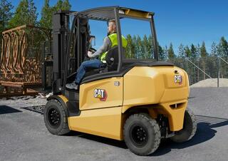 Frontstapler Elektro Caterpillar EP50CN