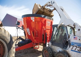 Fütterungstechnik Futtermischwagen Kuhn VS 135
