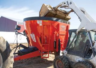Fütterungstechnik Futtermischwagen Kuhn VS 143