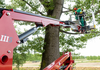 Gelenk Arbeitsbühnen Gelenkarbeitsbühnen auf Raupen Hinowa Lightlift 14.70 IIIS