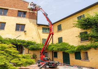 Gelenk Arbeitsbühnen Gelenkarbeitsbühnen auf Raupen Hinowa Lightlift 14.70 IIIS