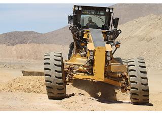 Grader Caterpillar 24M