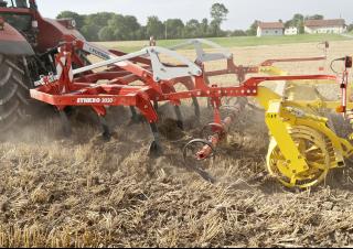 Grubber Pöttinger Synkro 3030 nova