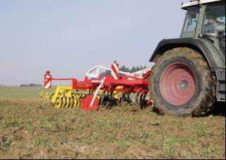 Grubber Pöttinger Synkro 3030 nova