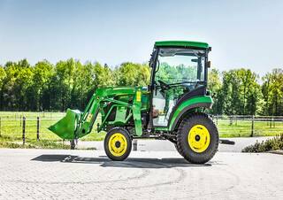Fahrzeuge Kommunale Mehrzweckfahrzeuge Diesel John Deere 2032 R