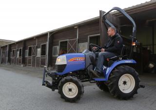 Fahrzeuge Kommunale Schlepper Iseki TM 3185