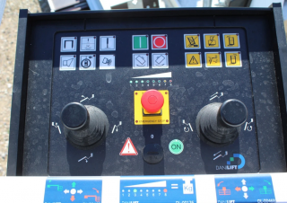 Teleskoparbeitsbühnen LKW-Teleskoparbeitsbühnen Danilift P110V
