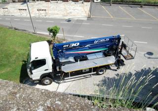 Teleskoparbeitsbühnen LKW-Teleskoparbeitsbühnen CELA DT30