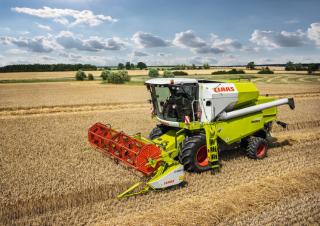 Mähdrescher Claas Avero 240