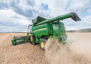 Mähdrescher John Deere T670 HM 