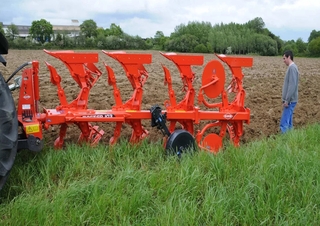 Pflüge Kuhn Master 103 4 T
