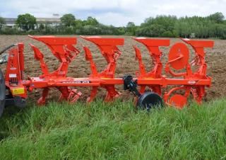 Pflüge Kuhn Master 103 4E T