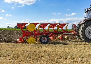 Pflüge Pöttinger Servo 4000