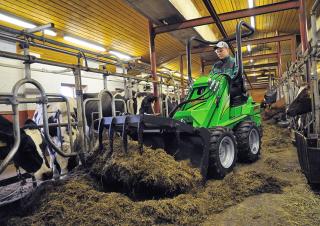 Radlader Avant Tecno Avant 320 S+