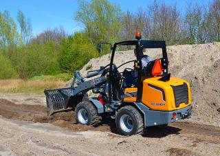 Radlader Giant G2700 HD+