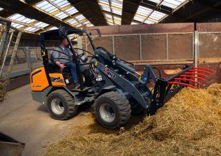 Radlader Giant G2700 HD+
