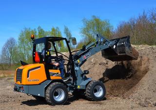 Radlader Giant G2700 HD+