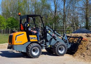 Radlader Giant G2700HD