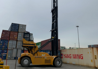 Reach Stacker Sany SDCE90K7E5