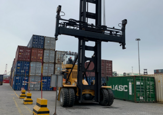 Reach Stacker Sany SDCE90K7E5