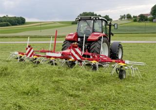 Rotorzettwender Pöttinger Hit 6.80
