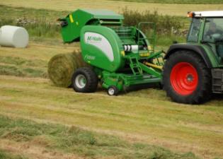 Rundballenpressen McHale F 5500