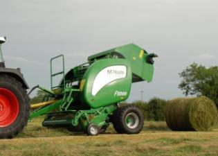 Rundballenpressen McHale F 5500